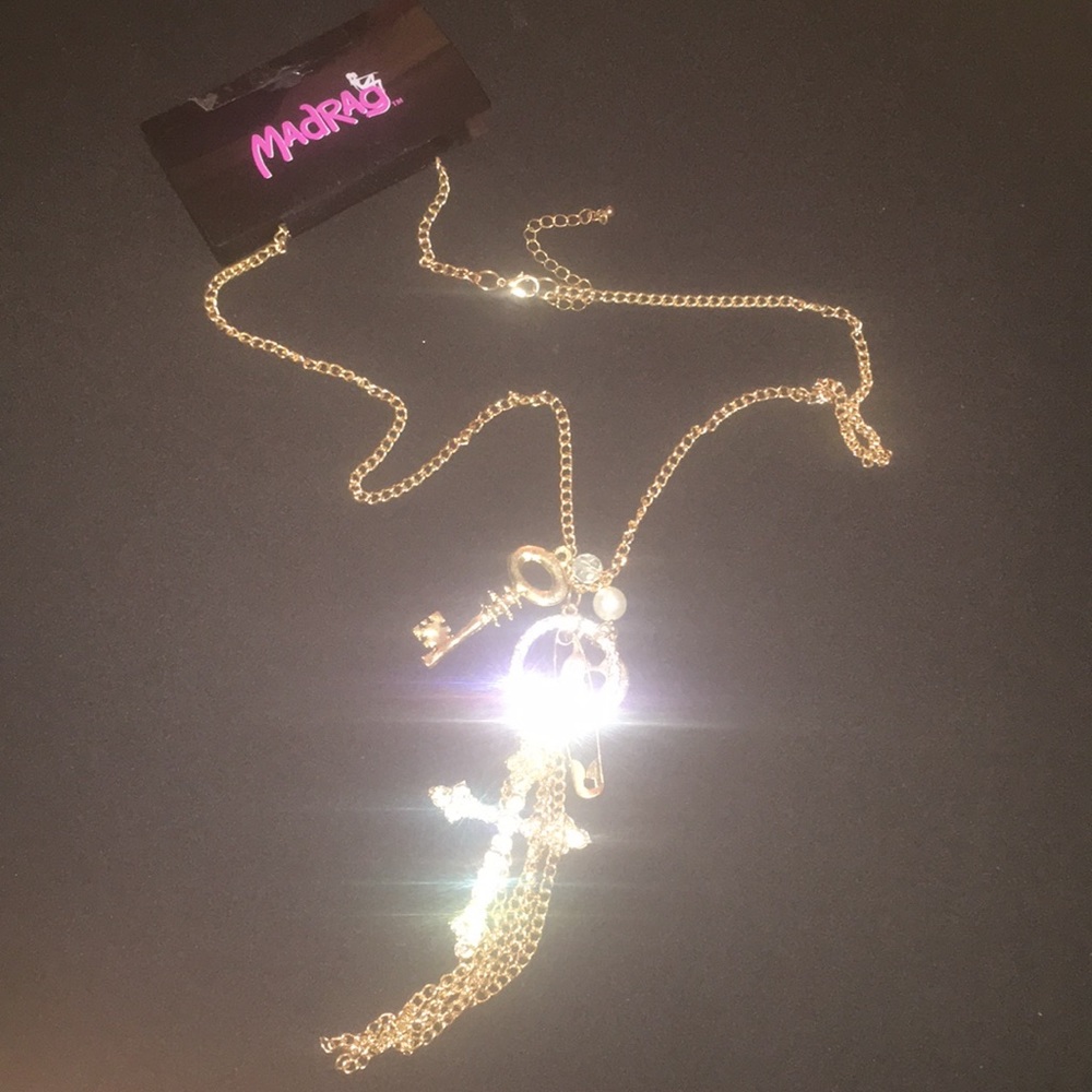 SALE 🌸Charm Necklace 🌸 10% OFF